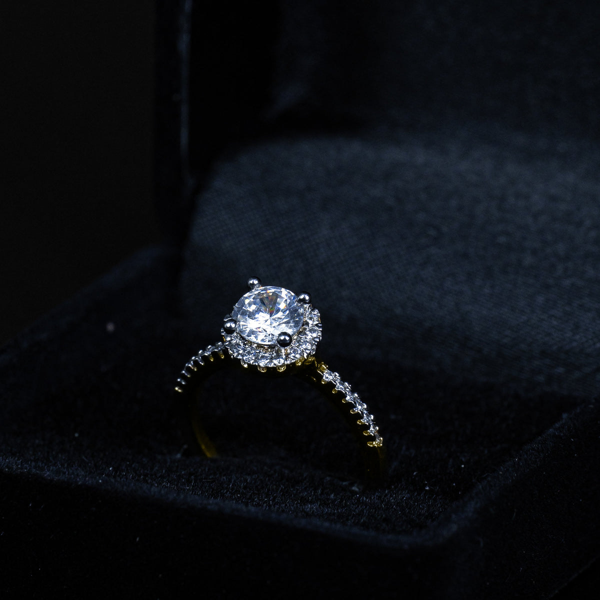 FDR0010 - Round solitaire-style ring