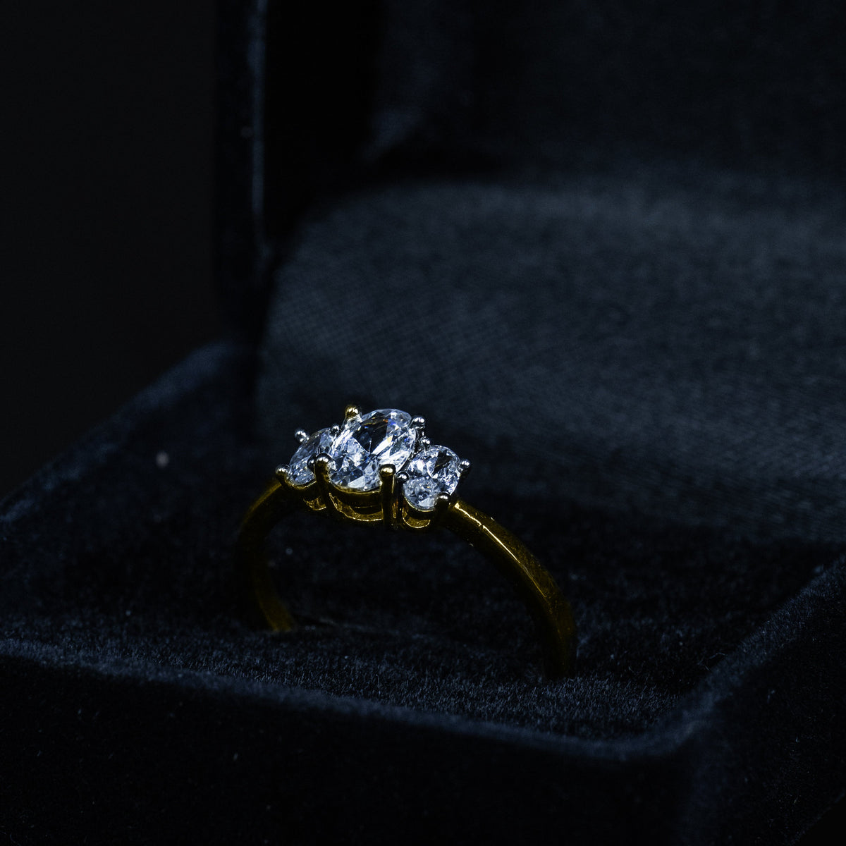 FDR0008 - Three Stone Diamond Ring